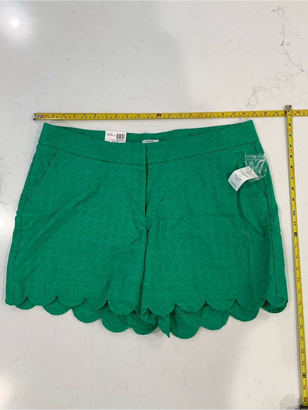 crown & ivy Emerald Green Scallop Hem Shorts